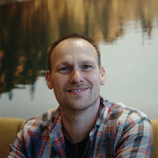 André Schneider | A young father and husband masters the path back to lifeAndré Schneider | A young father and husband masters the path back to life